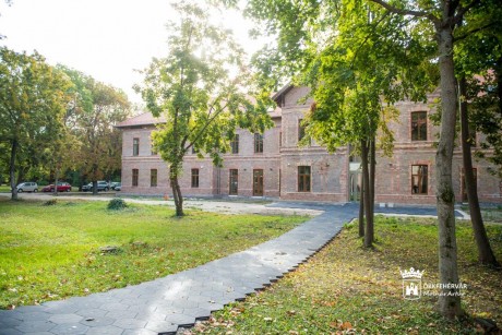 Elkezdődik a park és a parkoló építés a Corvinus Székesfehérvári Campusán